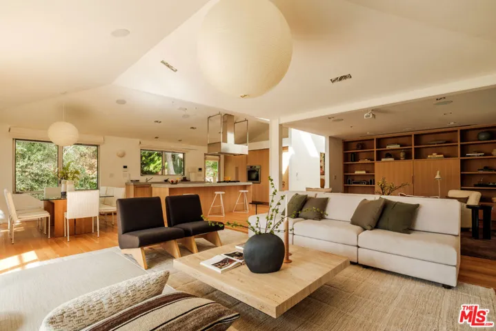 558 Stassi Lane, Santa Monica, California 90402