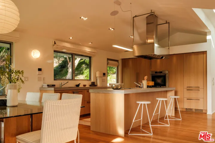 558 Stassi Lane, Santa Monica, California 90402