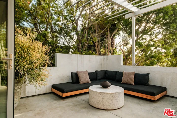 558 Stassi Lane, Santa Monica, California 90402
