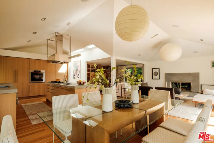 558 Stassi Lane, Santa Monica, California 90402