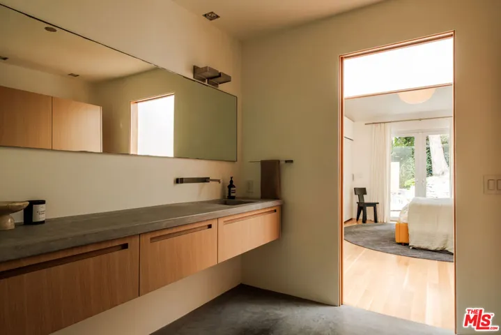 558 Stassi Lane, Santa Monica, California 90402