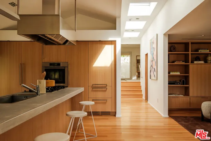 558 Stassi Lane, Santa Monica, California 90402