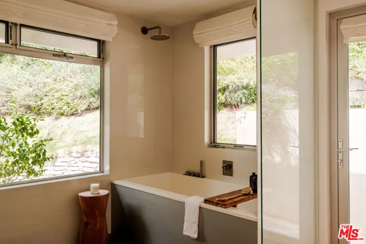 558 Stassi Lane, Santa Monica, California 90402