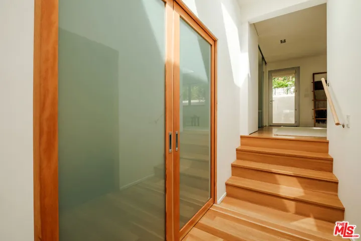 558 Stassi Lane, Santa Monica, California 90402