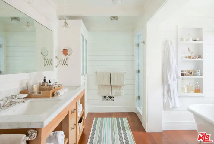 147 Fraser Avenue, Santa Monica, California 90405