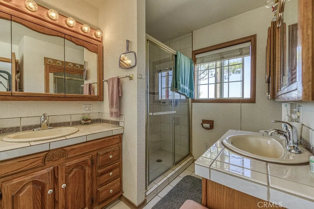 UPSTAIRS MASTER BATH