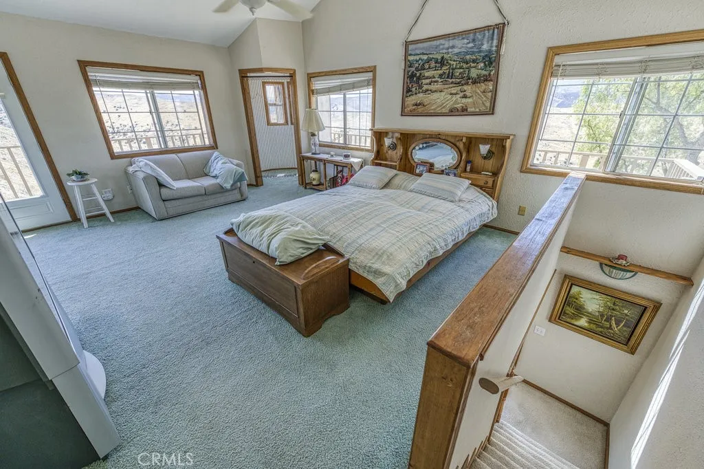 UPSTAIRS MASTER SUITE