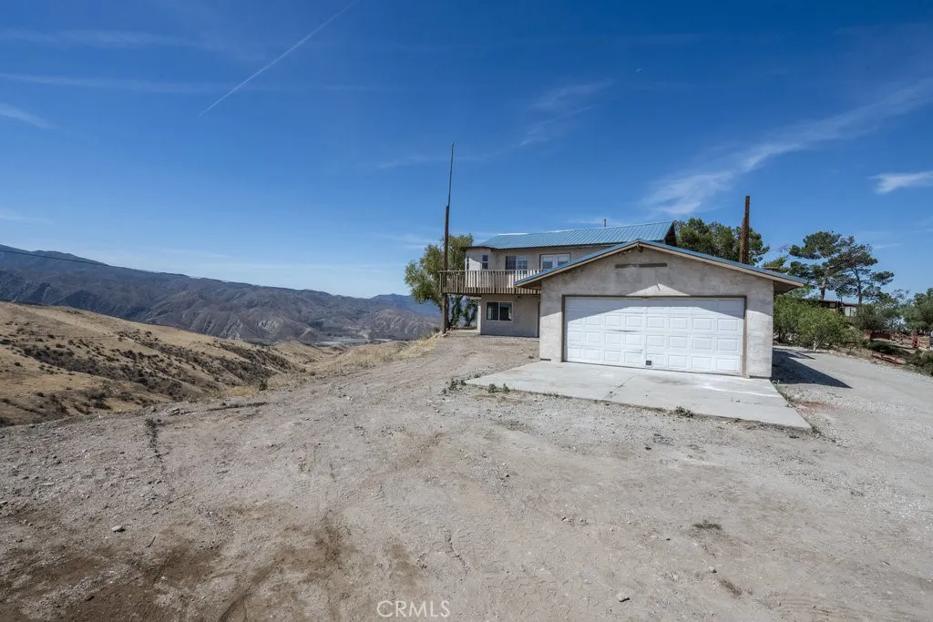 view to garage