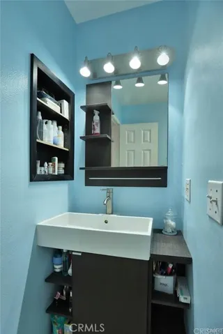 18640 Collins Street 116, Tarzana, California 91356