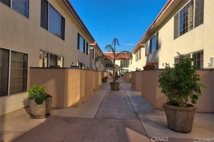 18640 Collins Street 116, Tarzana, California 91356