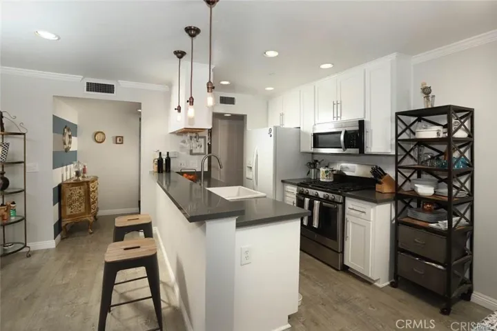 18640 Collins Street 116, Tarzana, California 91356