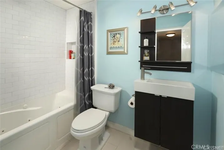 18640 Collins Street 116, Tarzana, California 91356
