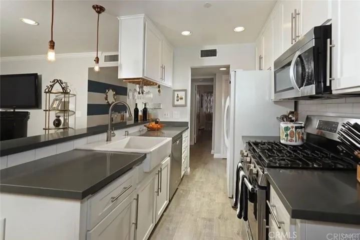 18640 Collins Street 116, Tarzana, California 91356