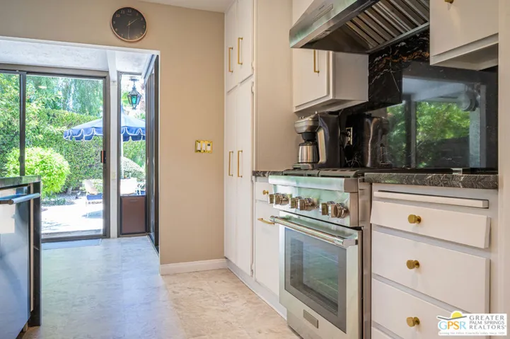 566 N Sunset Way, Palm Springs, California 92262