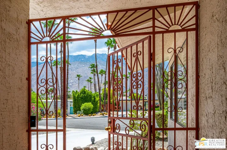 566 N Sunset Way, Palm Springs, California 92262