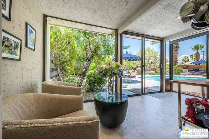 566 N Sunset Way, Palm Springs, California 92262