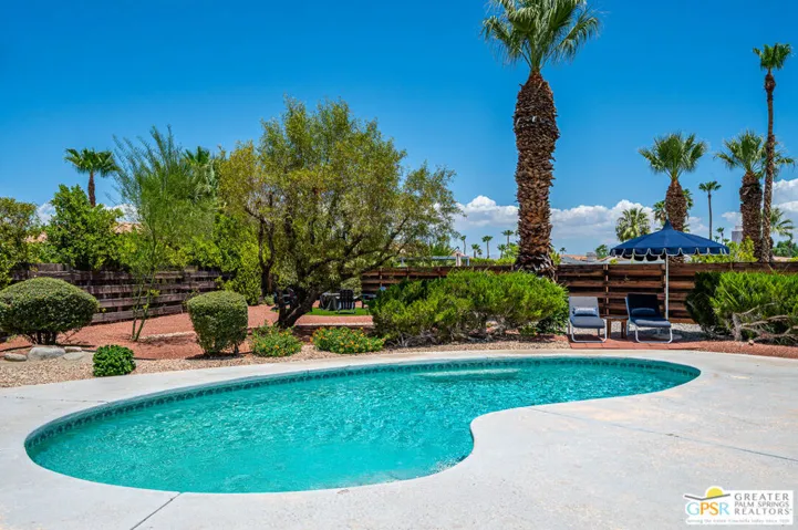 566 N Sunset Way, Palm Springs, California 92262