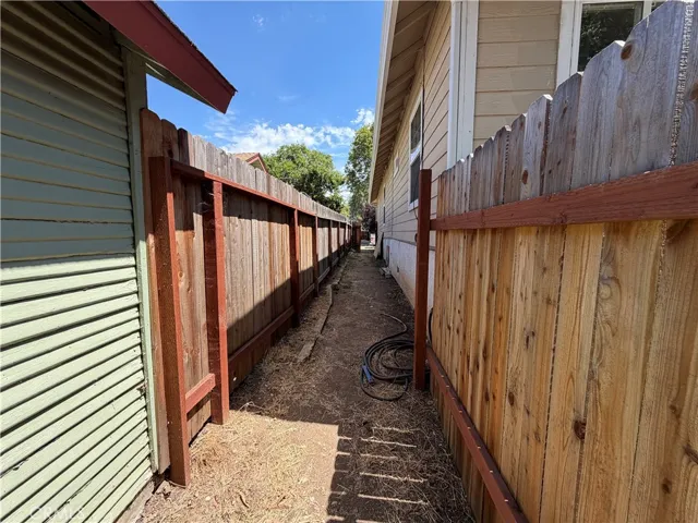 Side house access to back garage