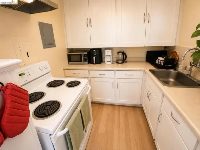 1142 Mckinley Ave, Oakland, California 94610