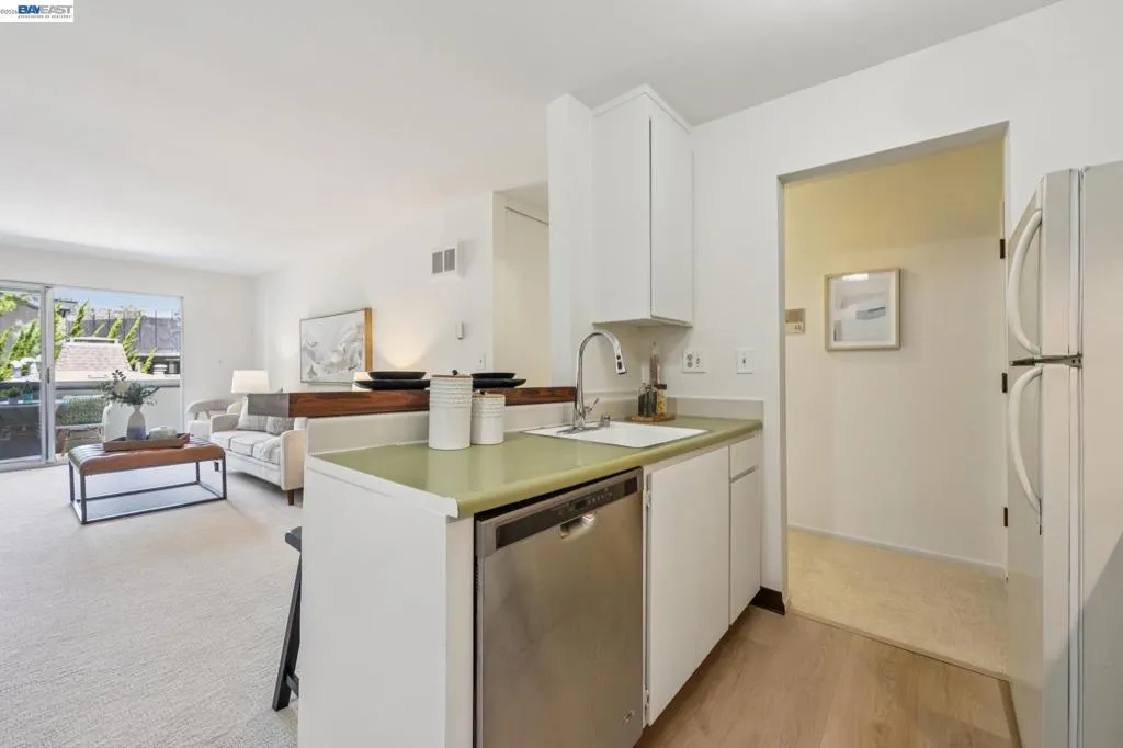 955 Shorepoint Ct 111, Alameda, California 94501 — photo 5