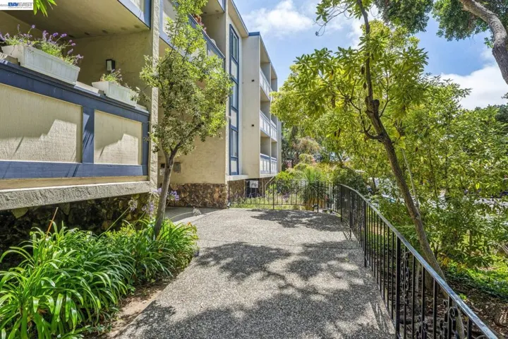 955 Shorepoint Ct 111, Alameda, California 94501