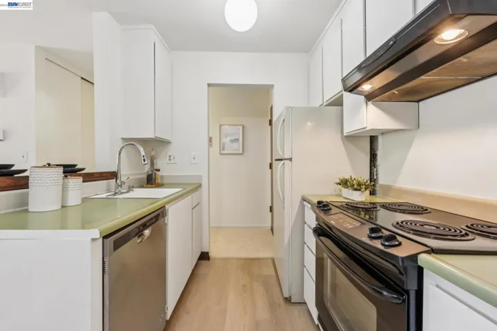 955 Shorepoint Ct 111, Alameda, California 94501