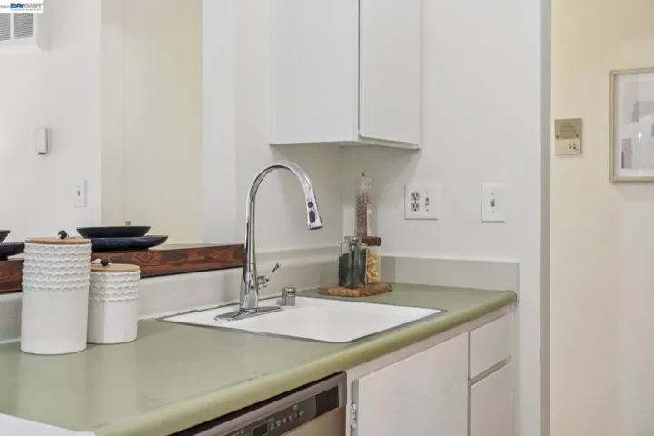 955 Shorepoint Ct 111, Alameda, California 94501