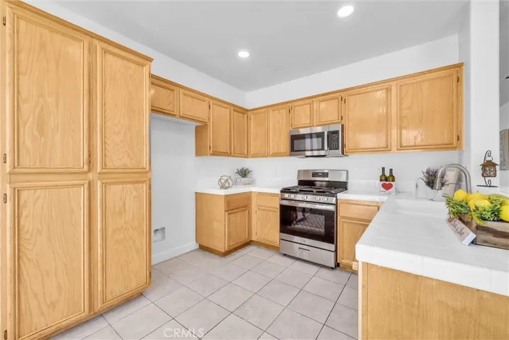 13584 Kitty Hawk, Victorville, California 92392