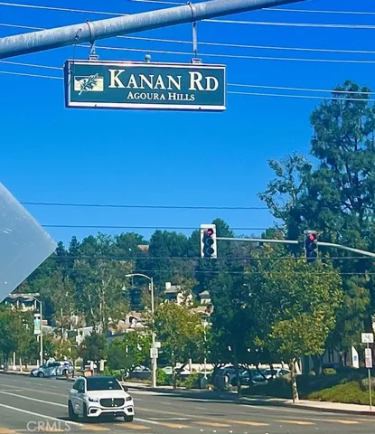 famous Kanan drive...a 20 min drive to beaches