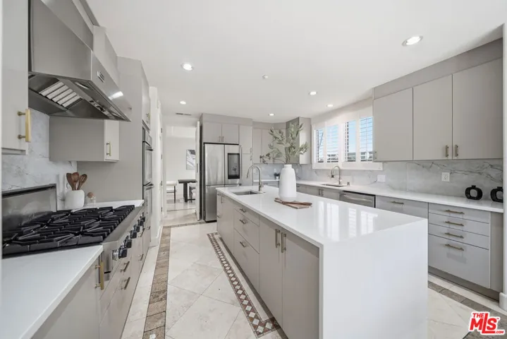 12626 Promontory Road, Los Angeles, California 90049