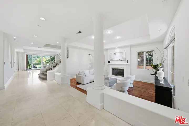 12626 Promontory Road, Los Angeles, California 90049