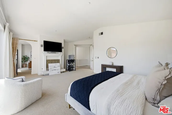 12626 Promontory Road, Los Angeles, California 90049