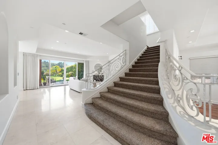 12626 Promontory Road, Los Angeles, California 90049