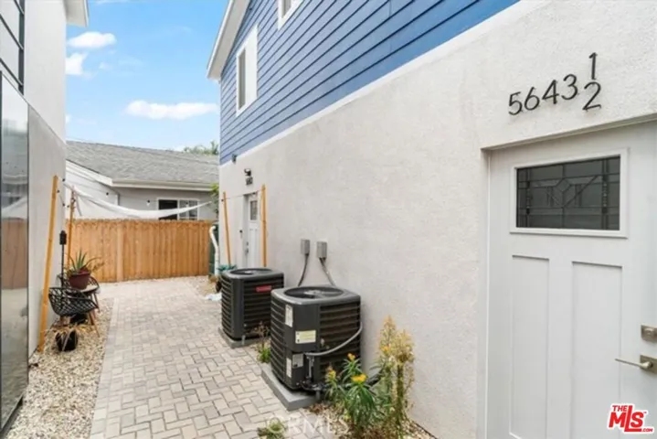 5643 Willowcrest Avenue, North Hollywood, California 91601