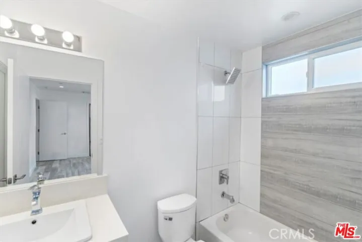 5643 Willowcrest Avenue, North Hollywood, California 91601