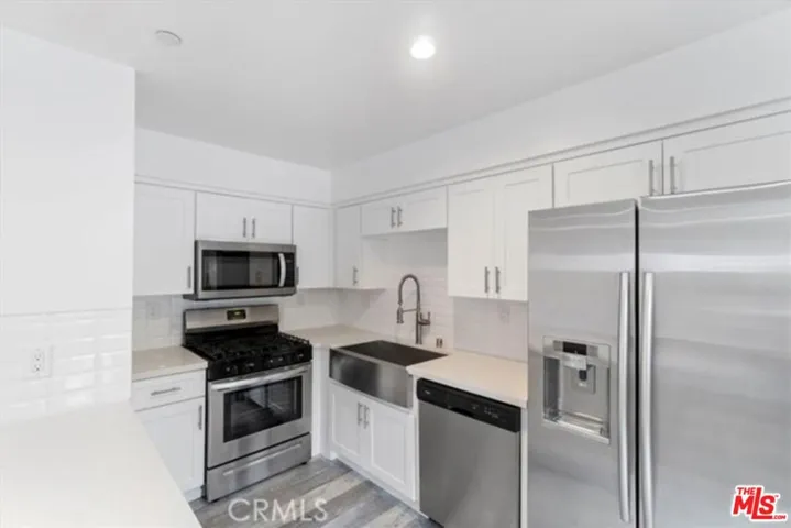 5643 Willowcrest Avenue, North Hollywood, California 91601