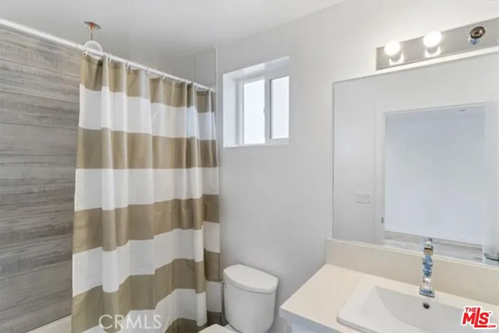5643 Willowcrest Avenue, North Hollywood, California 91601