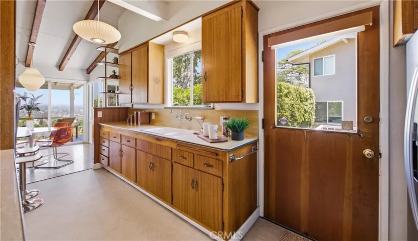 14325 Millbrook Drive, Sherman Oaks, California 91423