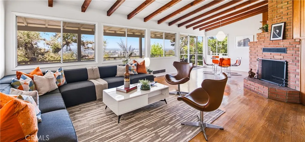 Expansive windows