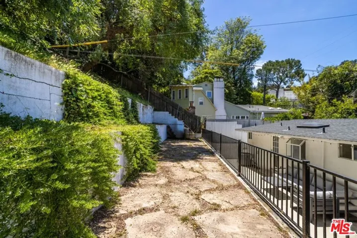 8876 Wonderland Avenue, Los Angeles, California 90046