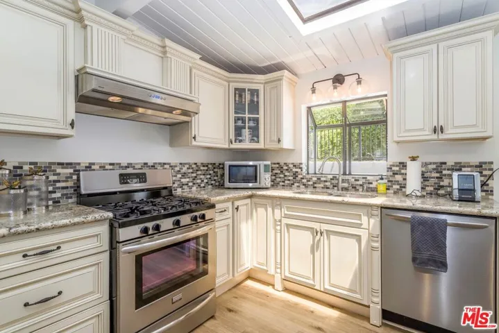 8876 Wonderland Avenue, Los Angeles, California 90046