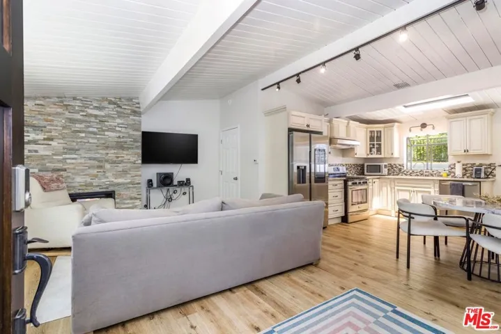 8876 Wonderland Avenue, Los Angeles, California 90046