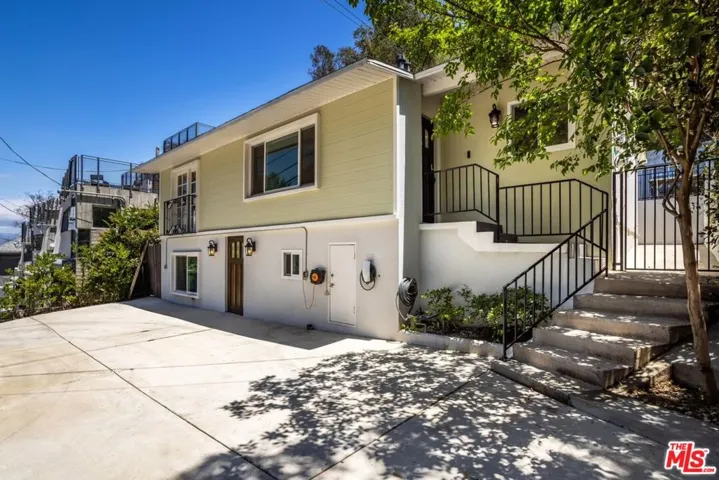 8876 Wonderland Avenue, Los Angeles, California 90046