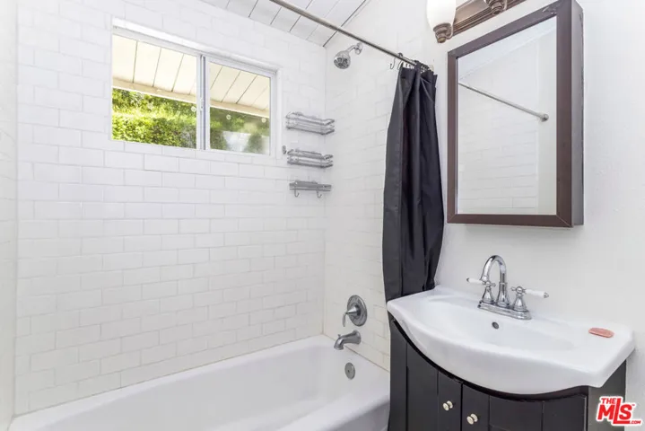 8876 Wonderland Avenue, Los Angeles, California 90046