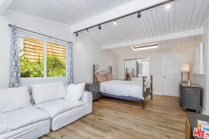 8876 Wonderland Avenue, Los Angeles, California 90046