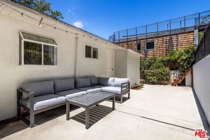 8876 Wonderland Avenue, Los Angeles, California 90046
