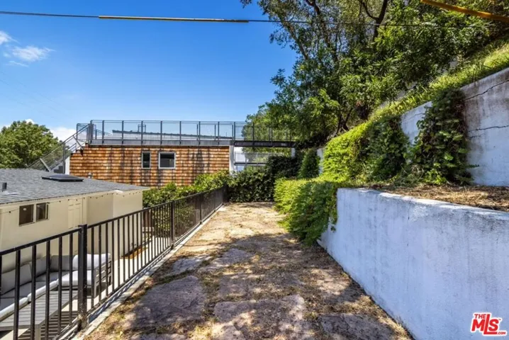 8876 Wonderland Avenue, Los Angeles, California 90046