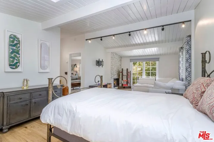 8876 Wonderland Avenue, Los Angeles, California 90046