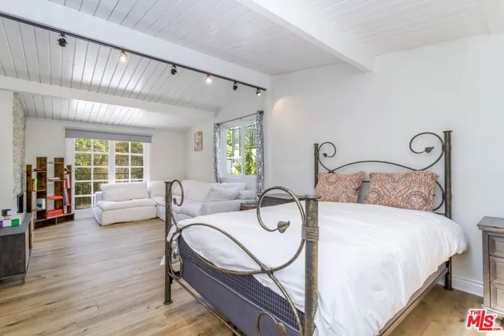 8876 Wonderland Avenue, Los Angeles, California 90046