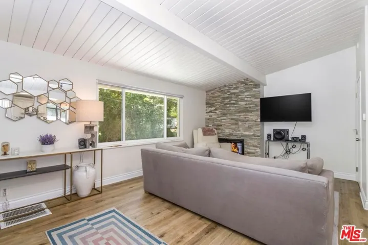 8876 Wonderland Avenue, Los Angeles, California 90046